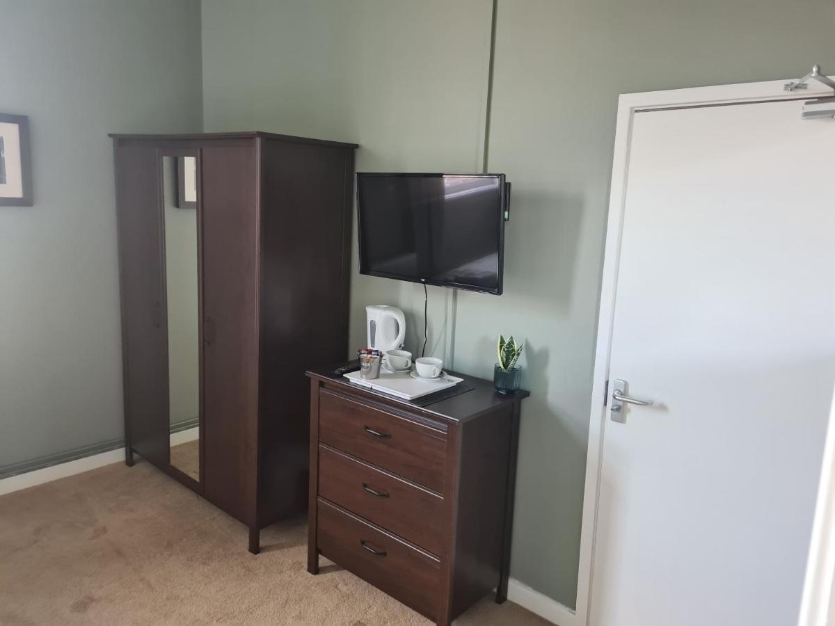 Hotel Hen House Cannock Esterno foto